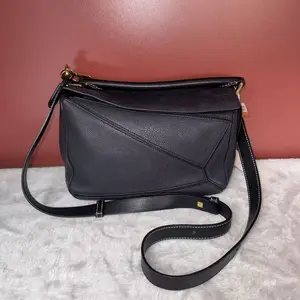 Pre-owned Authentic LOEWE Puzzle small shoulder bag in black grained X409 26.05.06