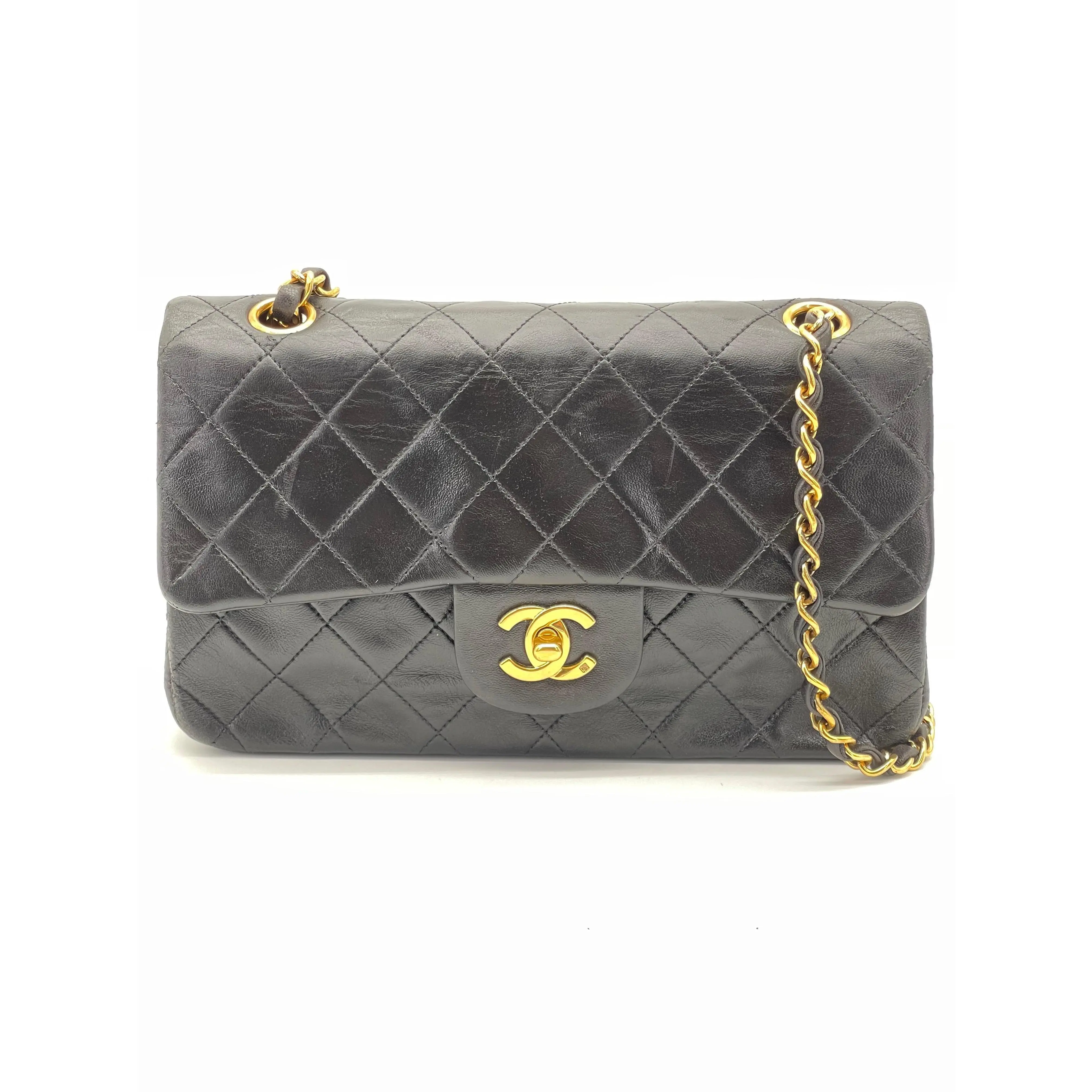 Pre-owned CHANEL Leather Shoulder Bags Preloved Black Lambskin GHW Medium Double Flap. MD29K7Q 111424 H
