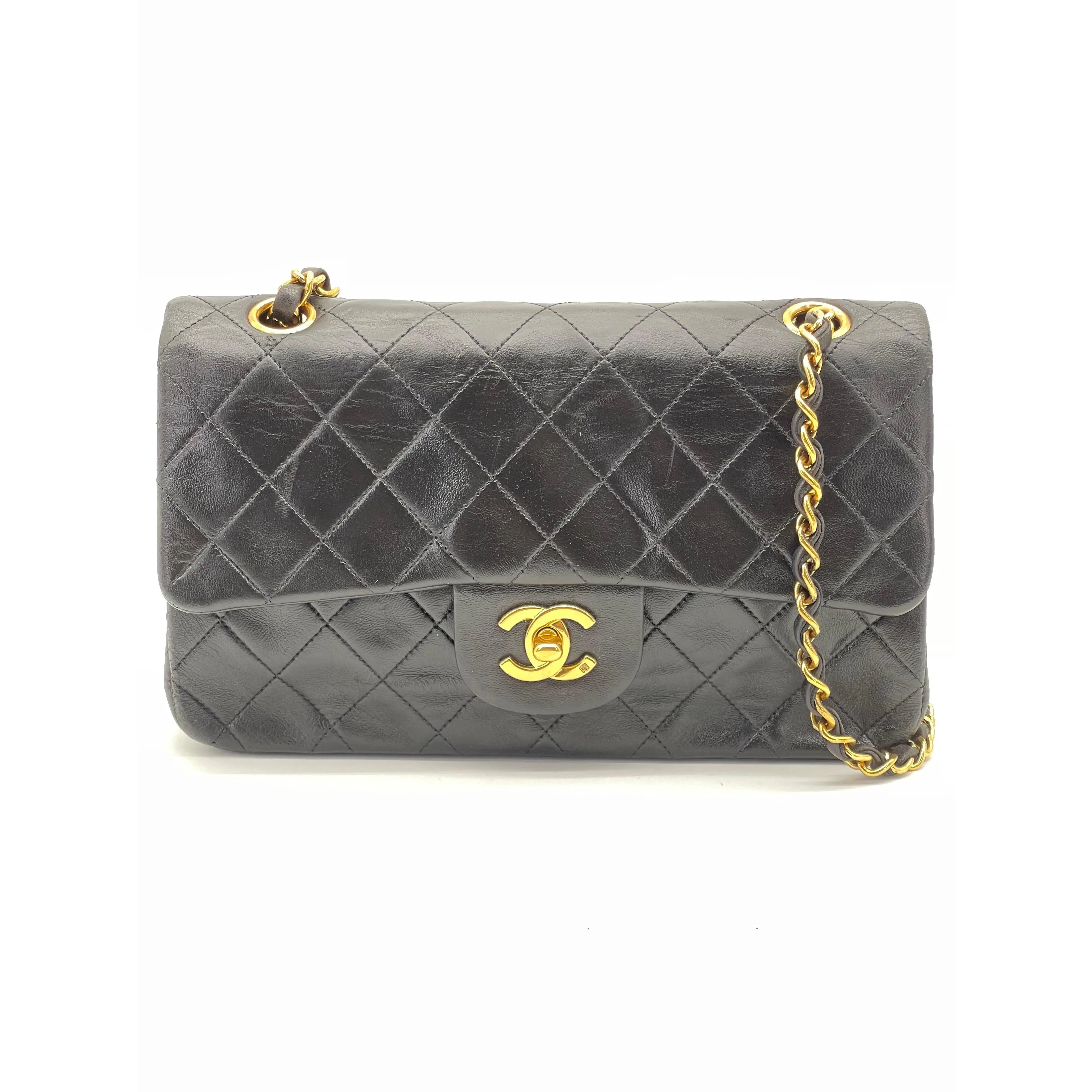 Pre-owned CHANEL Leather Shoulder Bags Preloved Black Lambskin GHW Medium Double Flap. MD29K7Q 111424 H