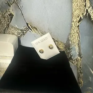 Elegant 10K gold earrings