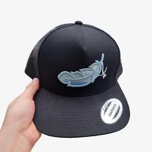 Feather Embroidered Snapback Cap with Mesh Back, Trendy Design for Men and Women, Suitable as a gift