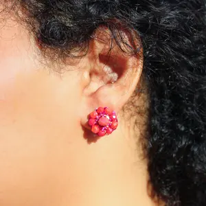 Crochet fucsia crystal cluster small earrings - Handmade gold and clear beads stud earrings