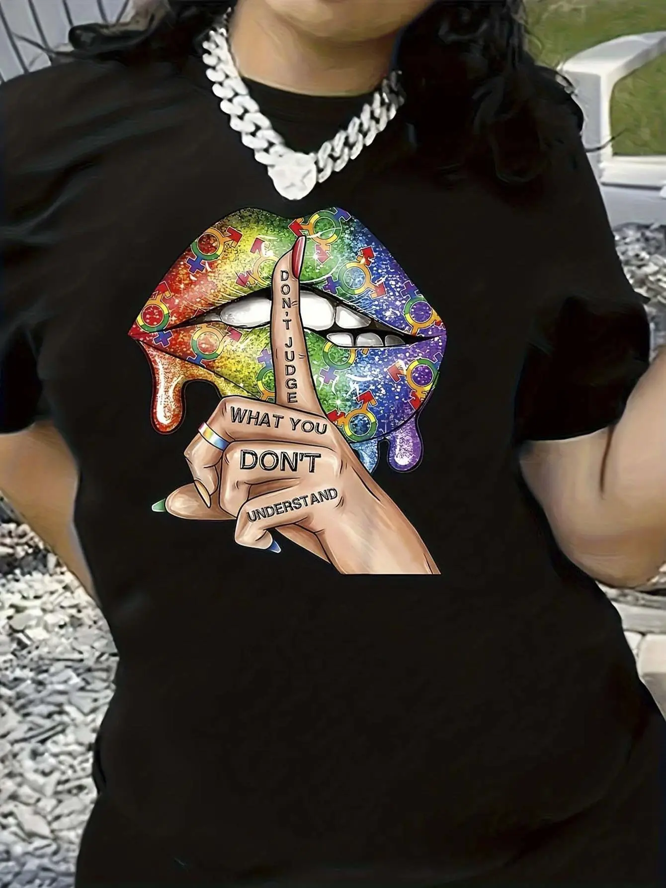 Women's Trendy Short-Sleeve Printed T-Shirt- Features Bright Rainbow Glitter Lips And A "Don'T Judge What You Don'T Understand" Quote- Casual Loose-Fit Round-Neck Top Made Of Soft And Breathable Fabric Suitable for Casual Attire Spring/Summer Fa