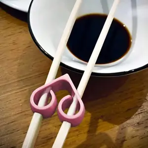 Beginner Plastic Chopstick Holders, Reusable Pure Color Training Aids, Suitable for All Ages, Kitchen Accessories, Dining Service Tools