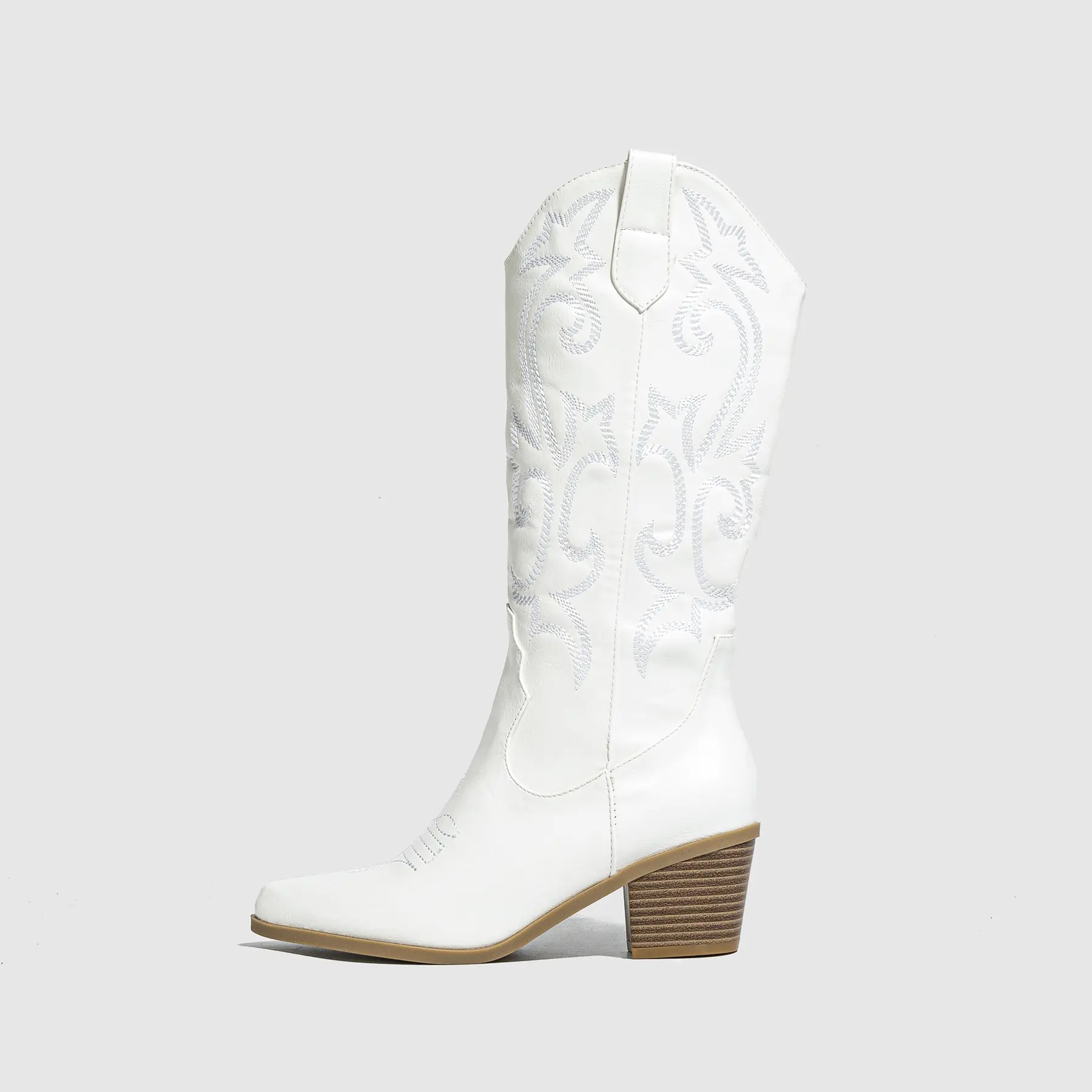 White faux leather embroidered cowgirl knee-high boots, retro western pointed-toe tall boots with a wooden stacked block heel, boho outfit riding boots for women with wide calves, suitable for Nashville country concerts, everyday stree cowboy suede
