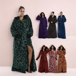 Women's Retro Style Hooded Bathrobe, Soft Warm Fleece Fabric, Multiple Colors Available, Comfortable Home Wear(Raincoats)