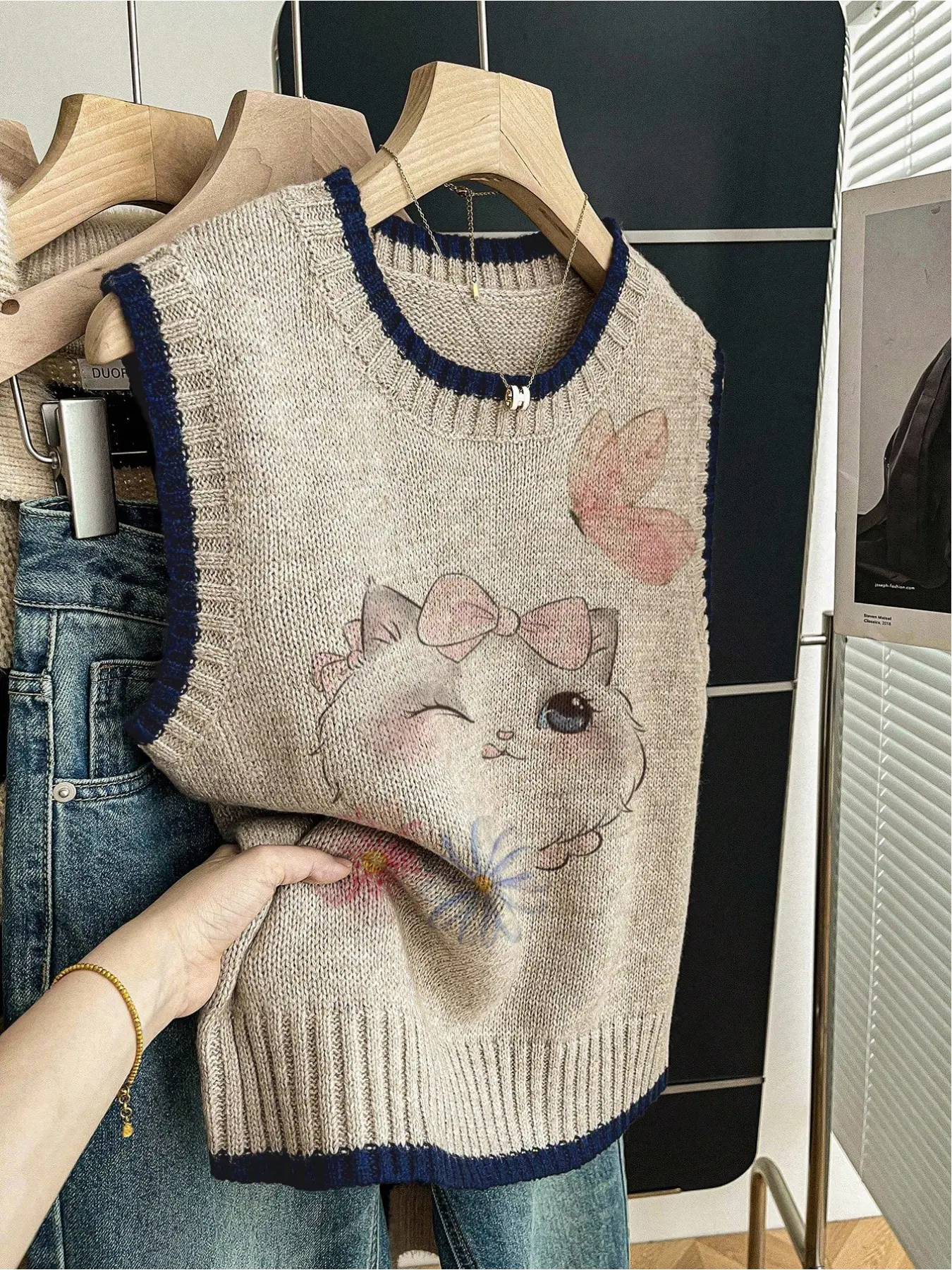 1 piece Spring and summer back-to-school casual loose round-neck sleeveless woolen dark blue border contrasting color patchwork cat print women's knitted top women's outerwear, paired with a vest, worn alone, Minimalist Fitted Vest