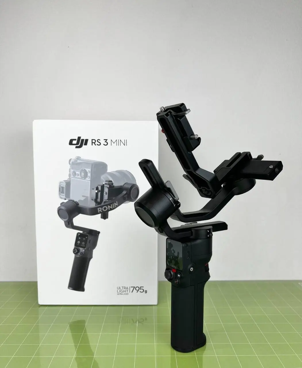 DJI RS 3 Mini 3-Axis Gimbal Stabilizer - Black