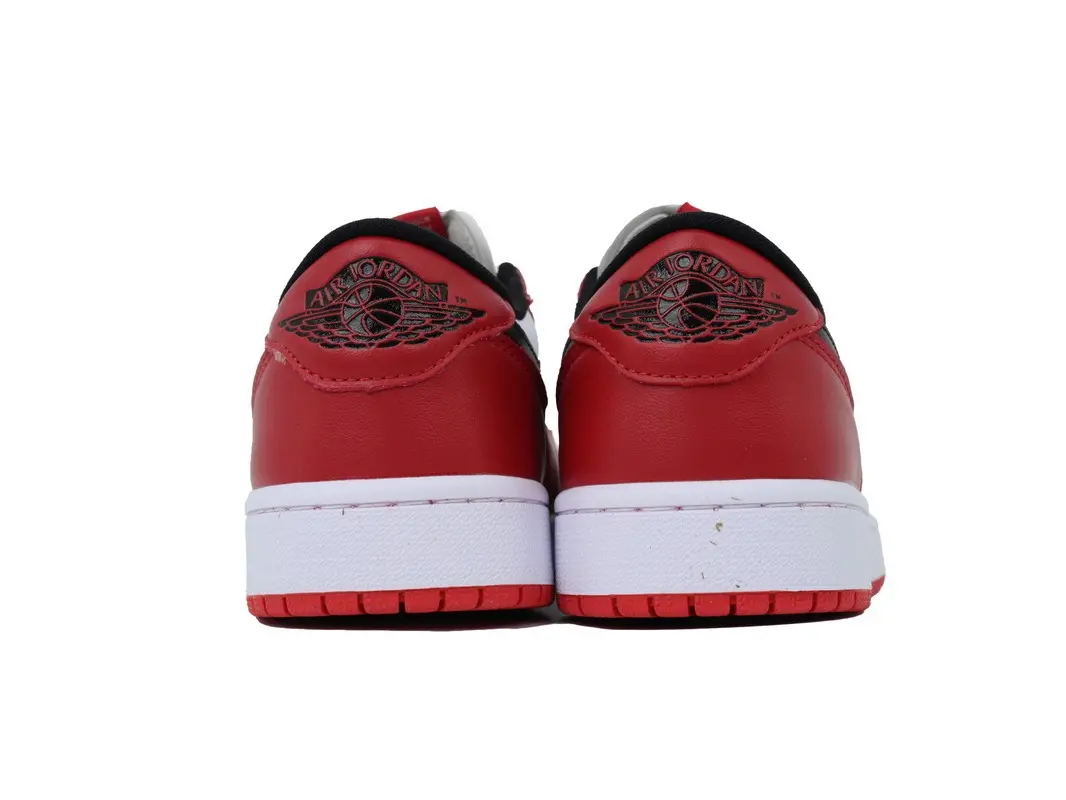 Classic Retro Casual Sneakers, Two-tone Color Block Leather Upper, Low Top Design, White Midsole, Red Outsole, Durable Rubber Sole, Unisex Hip Hop Street Shoes
