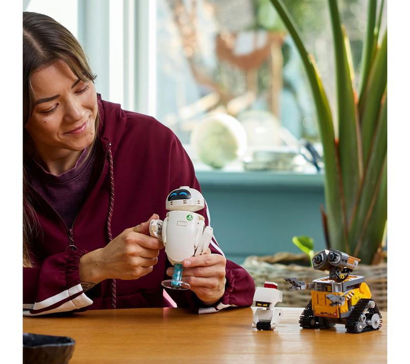 LEGO Disney and Pixar WALL-E and EVE Animated Movie Building S