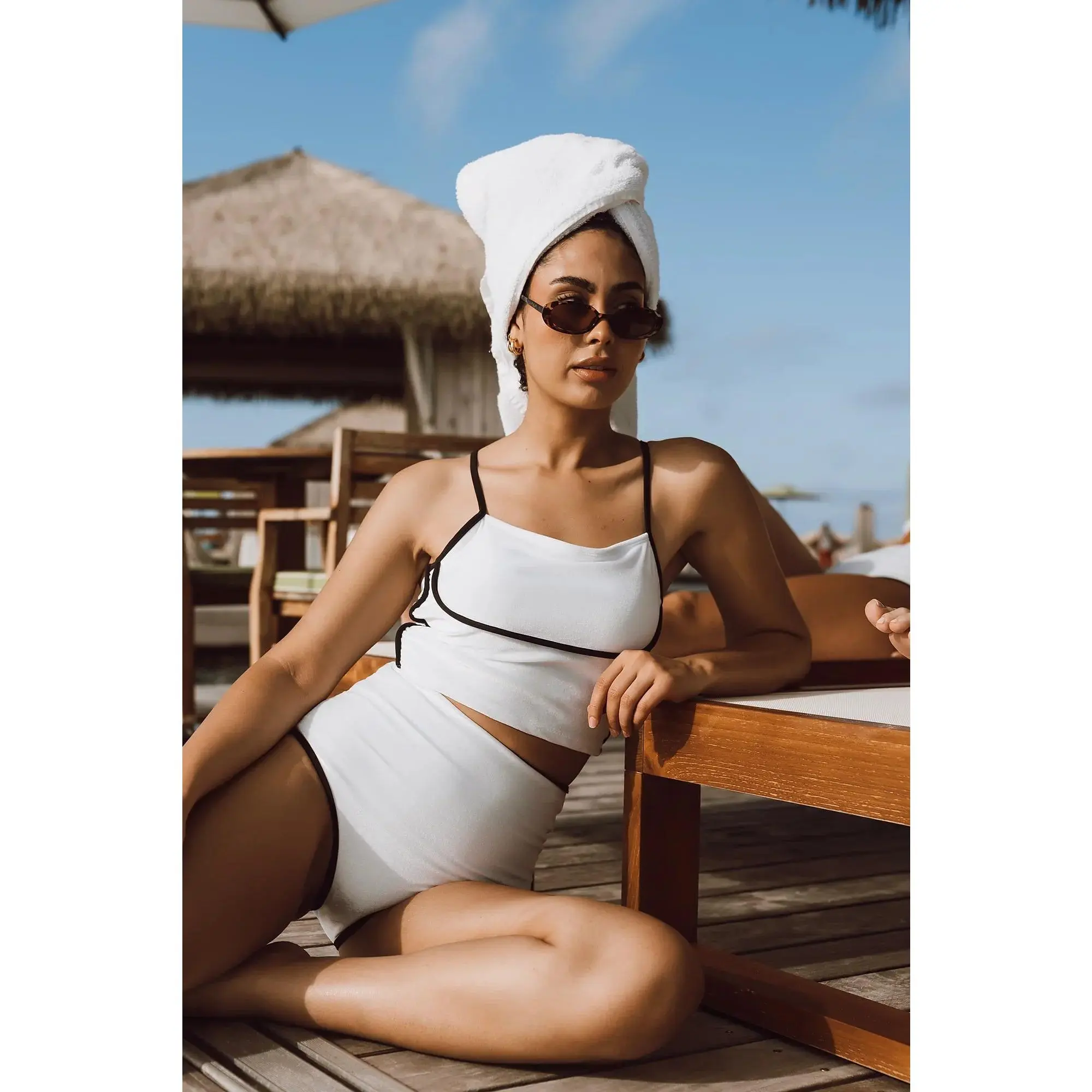 Horizon Bottom | White with Black Piping