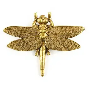 Creative Golden Resin Dragonfly Wall Mounted Decoration, 1 Count Creative Room Decor Wall Ornament, Artwork Decor for interior Living Room Bedroom,  Insect Enthusiast Collection Hangable Artistic Photo Hanging,Modern Home Decoration,Halloween decoration