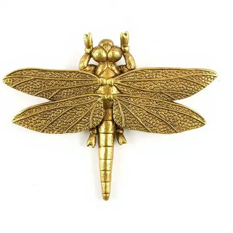 Single Count Classic Golden Resin Dragonfly Hangable Wall-Mounted Artwork - Easy to Display, Traditional Aesthetic Home Decor Ornament for Living Room, Bedroom, Office, Insect Enthusiast Collection Piece, Modern Interior Halloween Accent