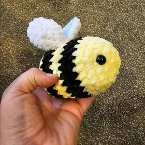 crochet bee