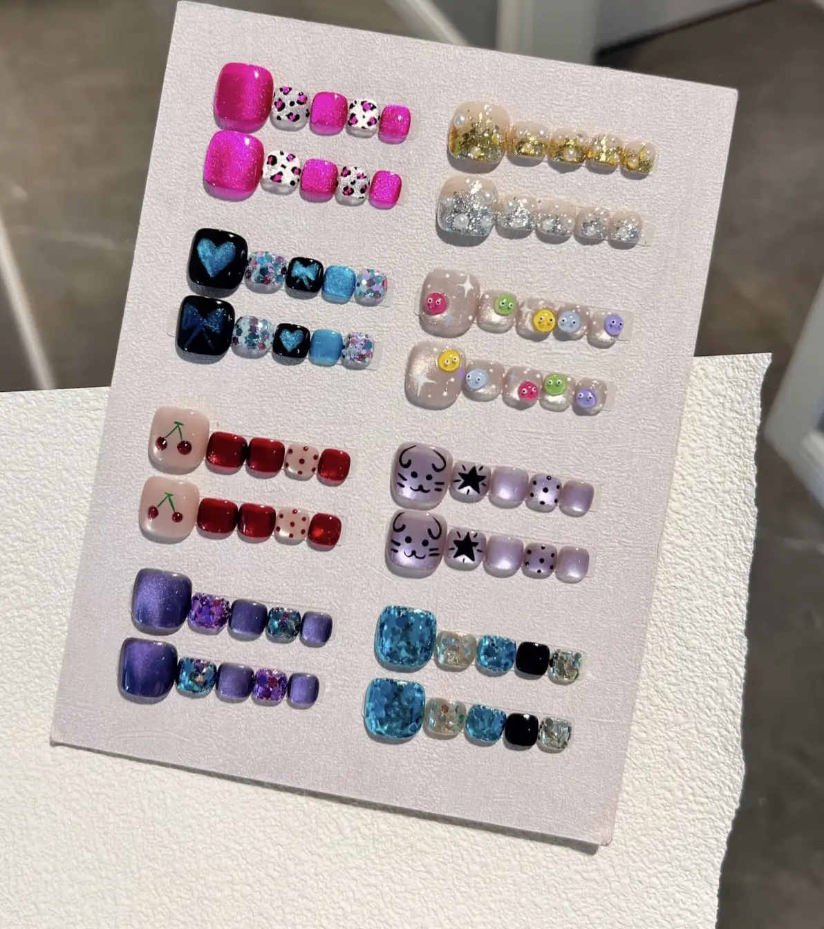 Mona(12919)gc.$39.99-28sets pretty cute random style nails，press on toe nails