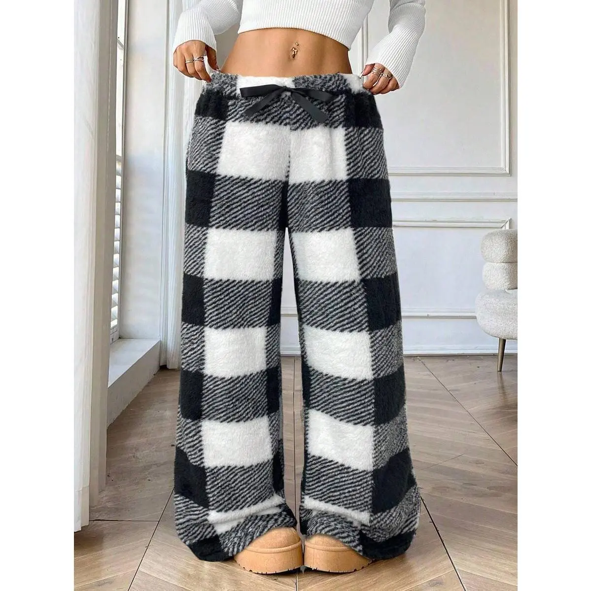 Black and white grid+black bow=thickened