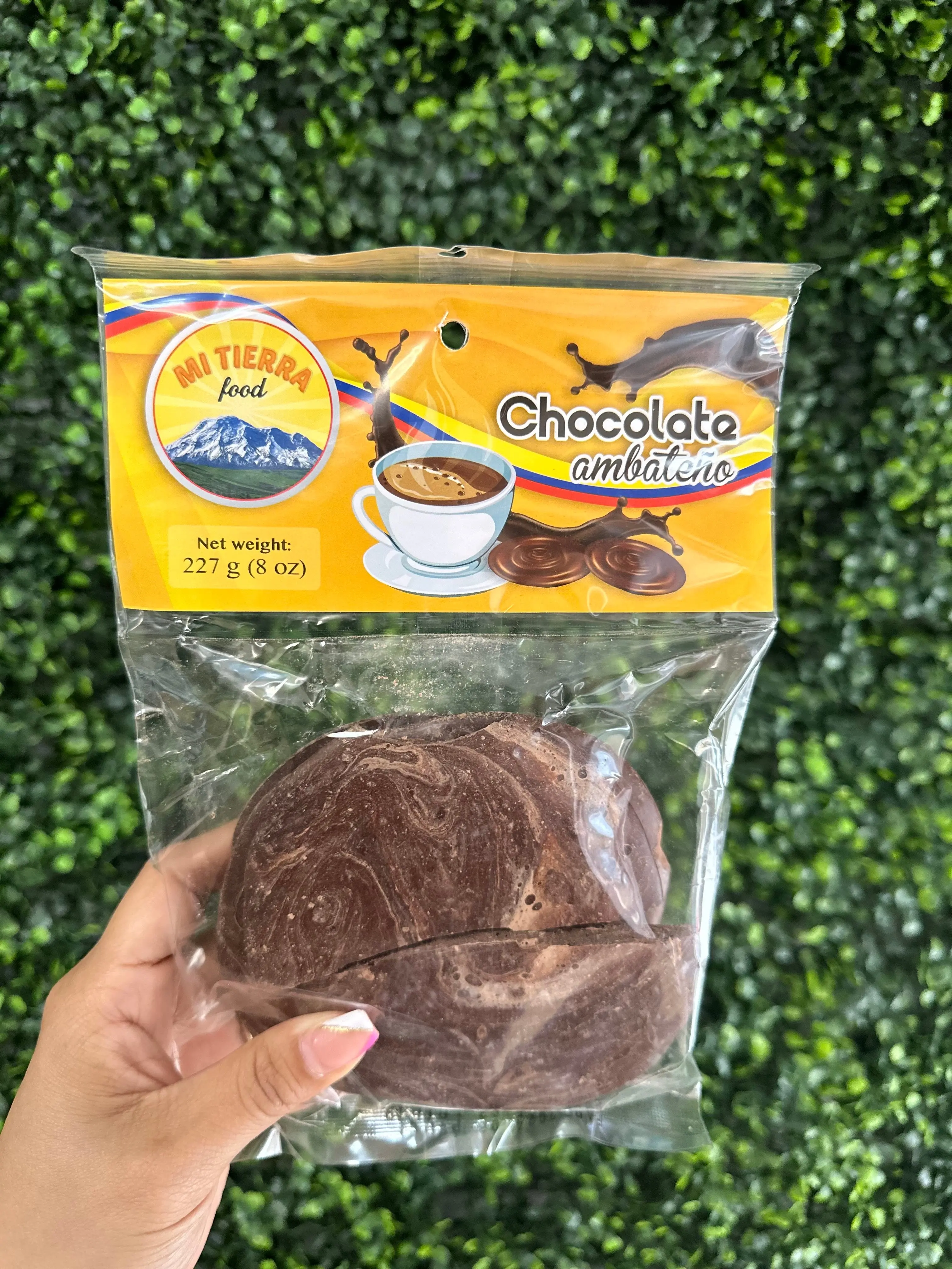 Chocolate Ambateño en barra (tipo tableta redonda).