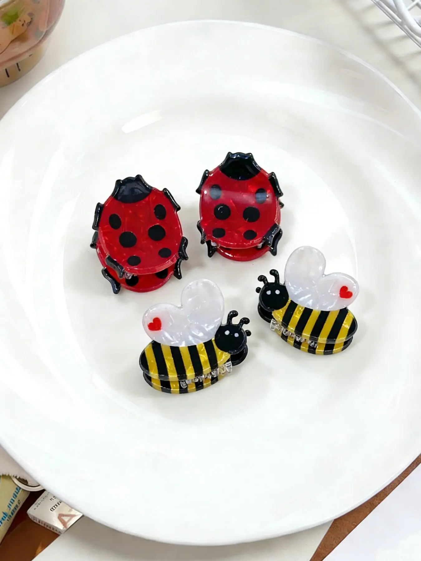 4pcs Cute Imitation Insect Hair Clips, Hair Claws, Bees and Ladybugs Design, Perfect for Side Clips and Bangs Styling, Adorable Hair Accessories, Claw Clip Pack