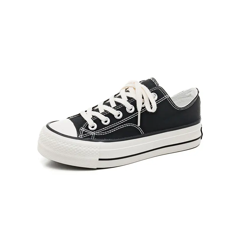 Retro-Inspired Canvas Trainers with Clean Black & White Colorway – Stylish & Versatile for Pairing with Jeans, Skirts or Shorts