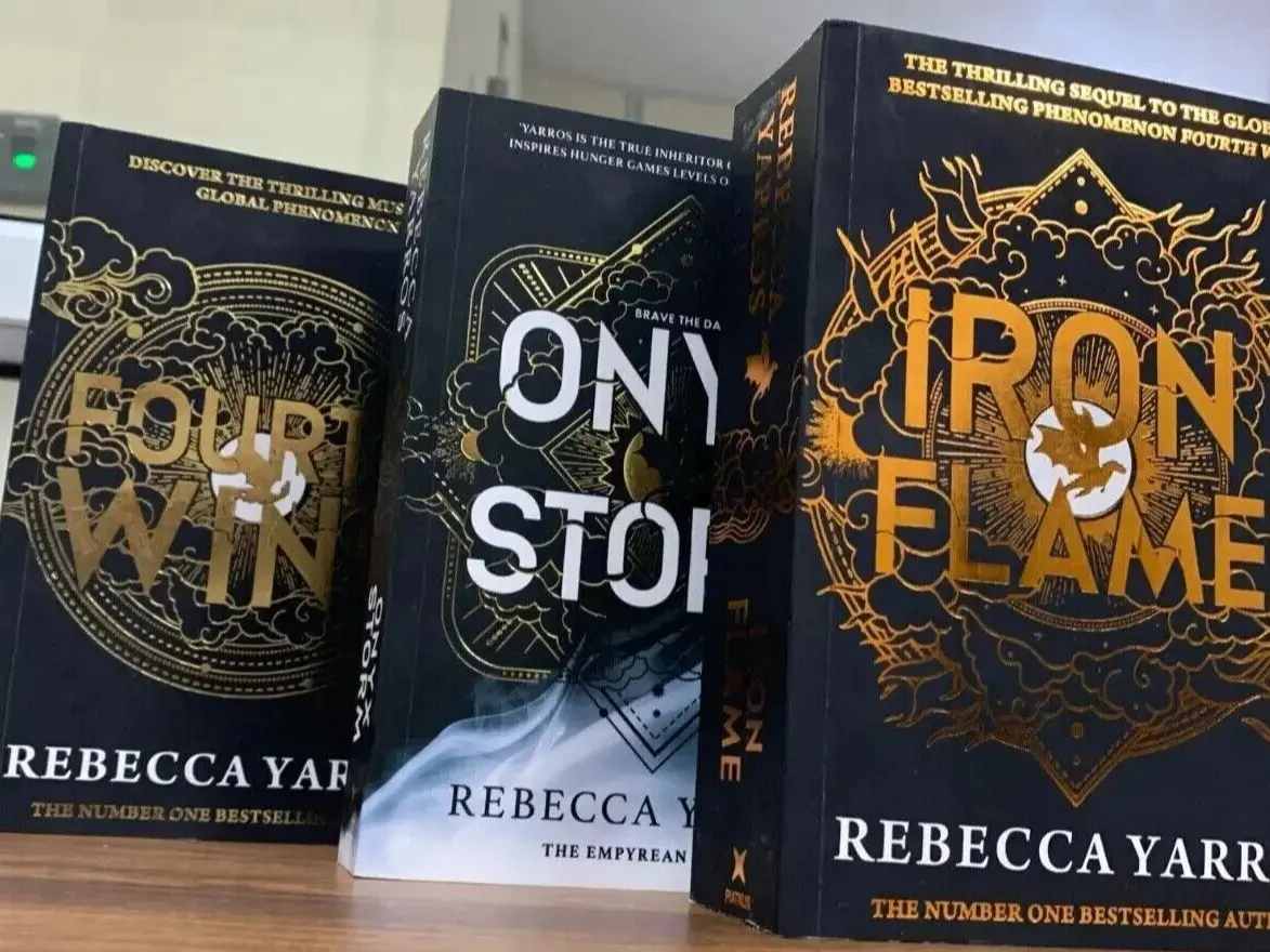 The Empyrean Series 3-Book Paperback Box Set by Rebecca Yarros (Fourth Wing, Iron Flame, Onyx Storm) – English Fantasy for Lovers with Dragons, Danger & Romance