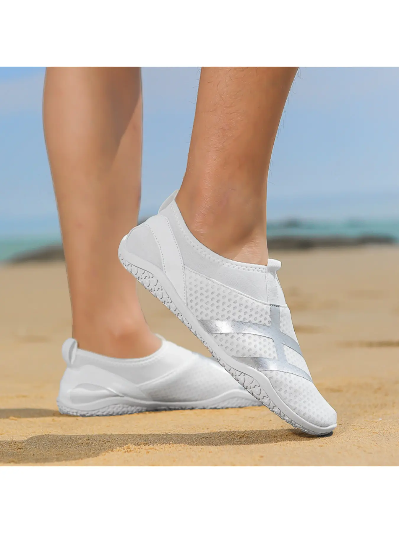 A pair of women's outdoor wading canyoning shoes, breathable and quick-drying mesh, non-slip and wear-resistant, suitable for beach, outdoor and water sports casual wear, Water Aqua Shoes