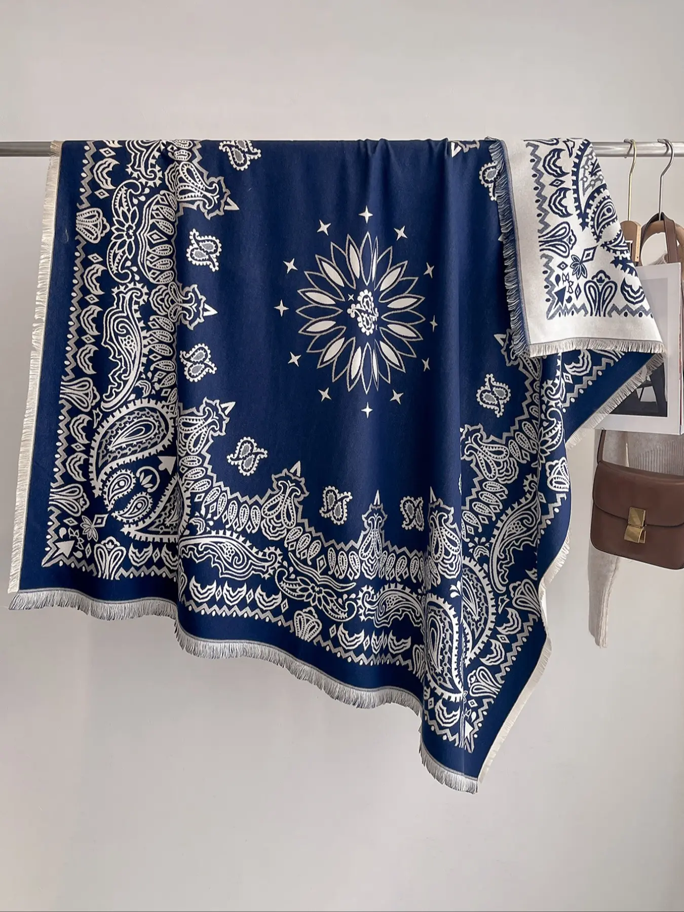 Women's Autumn Winter Elegant Paisley Double-Sided Printed Shawl, High-End Faux Wool Scarf, Windproof Warm Outdoor Essential