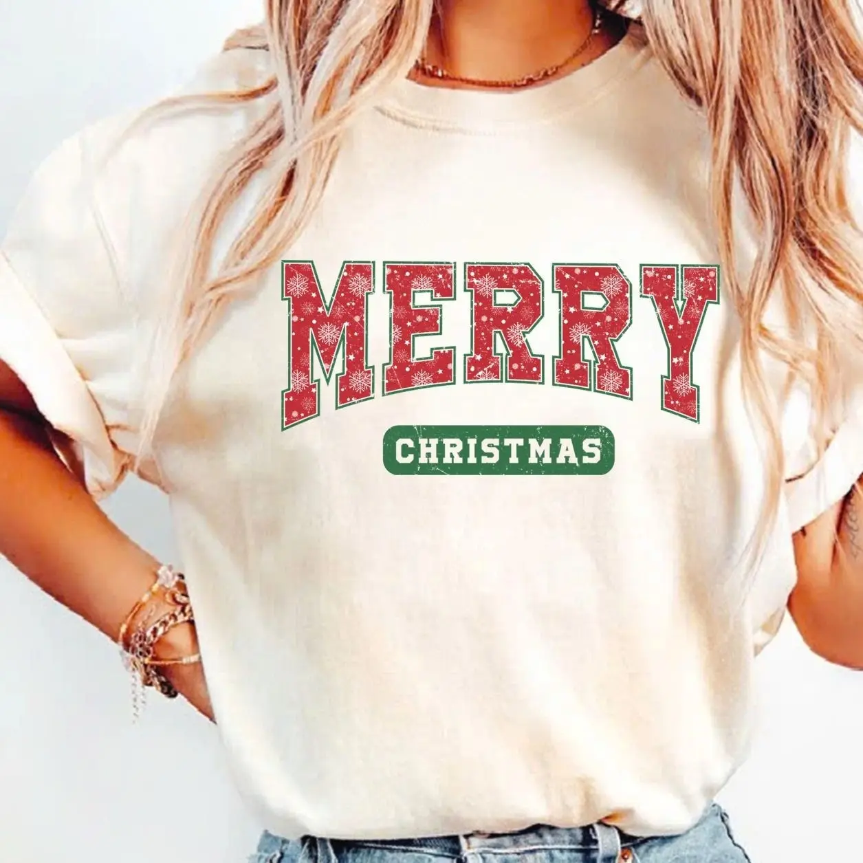 Comfort Colors Retro Merry Christmas Shirt, Vintage Holiday Graphic Tee, Cute Family Xmas Matching T-Shirt, Womens Festive Winter Season Top, Trendy Santa Party Outfit, Cozy School Classroom Teacher Apparel, Merry Holiday Gift for Women & Men