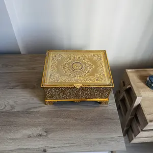 Islamic Gift Box Set: Kaaba Design Quran, Prayer Rug, 99 Beads Tasbeeh - Luxury Eid Ramadan Gift for Muslim Home Decor