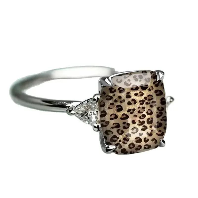 Trendy Y2K Vintage Leopard Print Chunky Resin Ring, European American Style Acrylic Finger Jewelry, Versatile All-Match Women’s Fashion Accessory, Elegant Statement Gift for Daily Styling & Casual Outfit Looks
