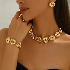Stylish & Versatile Necklace and Jewelry Set — Versatile Openwork Twisted-Design Pendant