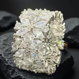 1 Piece Gorgeous Shiny Leaf & Flower Synthetic Zirconia Ring, Bridal Geometric Hollow Eternal Ring, Fashion Accessory for Girls, Gift for Valentine's Day, Christmas, Mother's Day & Anniversary