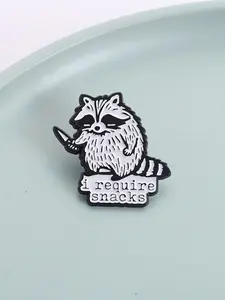 Raccoon Brooch Clip, Cute Playful Animal Design "I Need Snacks", Alloy, Perfect for Daily Wear, Casual Style, All-Season Accessory