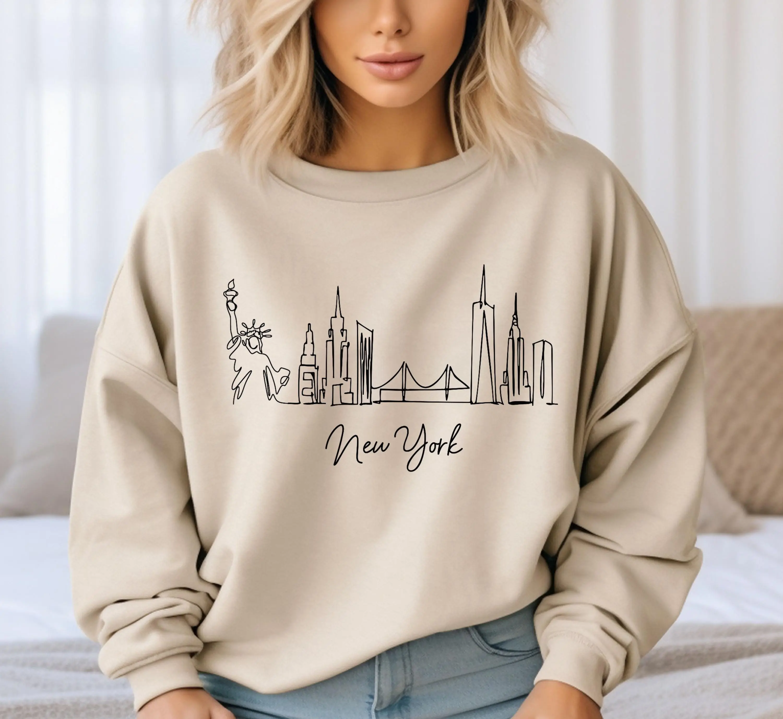 Vintage New York Long Sleeve Sweatshirt - Comfortable Casual Fabric Crewneck with NYC Graphic, Day Wear, Unisex NYC Traveler Gift