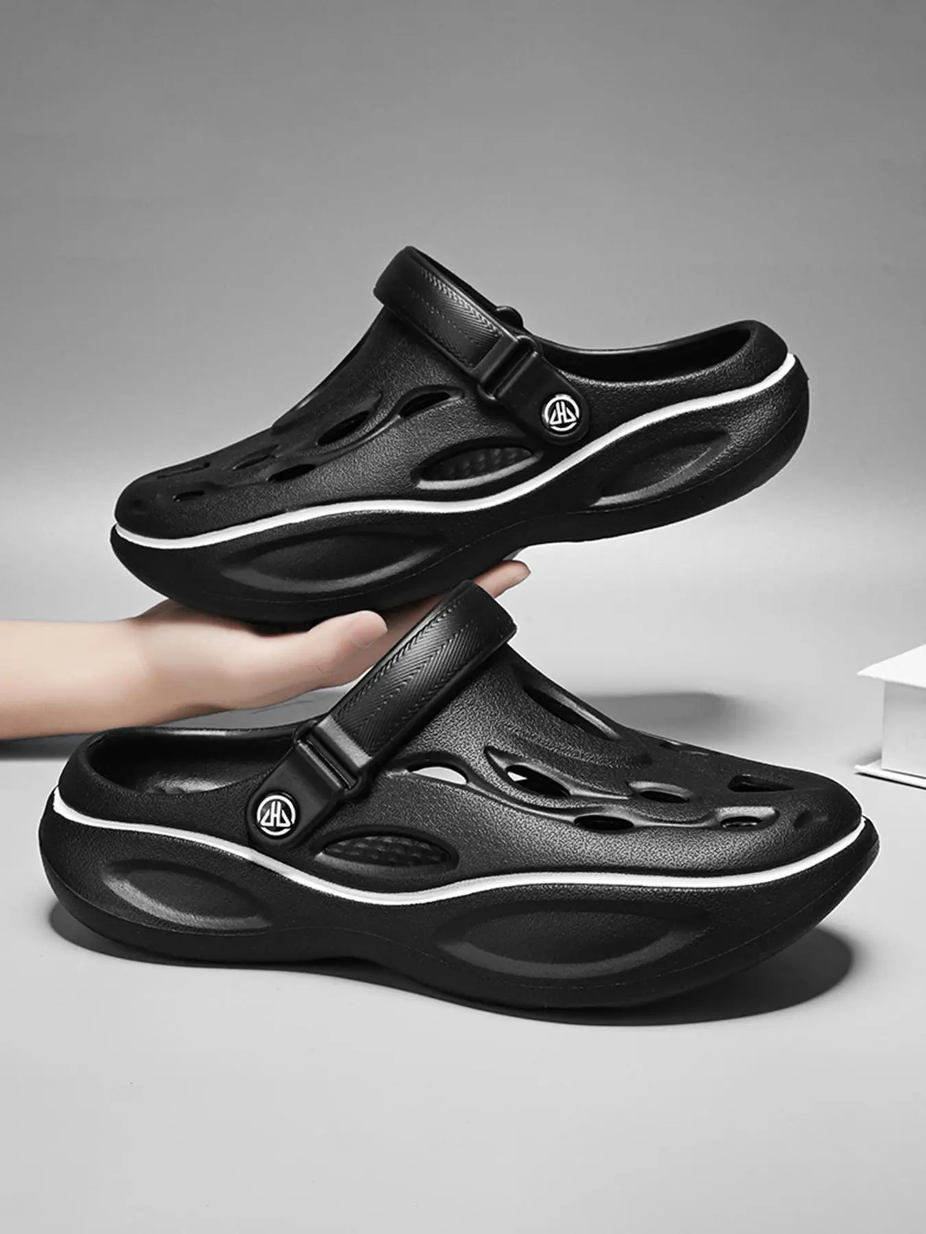 Men's Casual Hollow Out Design Clogs, Breathable Comfortable Non-slip Clogs, Fashionable Shoes for Indoor & Outdoor Wear, Stylish Summer Slippers