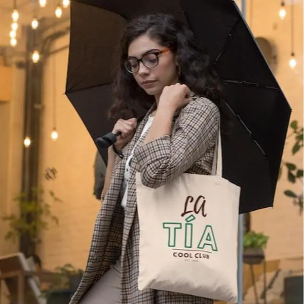Cool Club Tote Bag for La Tía, Stylish Canvas Bag, Eco-Friendly Shopping Bag, Gift for Aunts, Beach Bag, Fun Tote