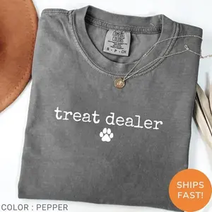 Comfort Colors Treat Dealer Dog Mom T-Shirt, Comfort Colors Paw Print Graphic Tee, Funny Dog Lover Apparel, Cute Pet Parent T Shirt, Retro Puppy Mom Aesthetic Top, Trendy Dog Mom Gift Shirt for Women & Men