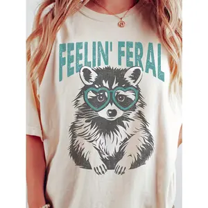 Light Beige Women's Casual Graphic T-Shirt with Playful Raccoon & "FEELIN' FERAL" Print Round Neck Tee, Machine Washable Regular Fit for Casual Attire, Allseason Apparel, Quirky Animal Design, Nontransparent Material