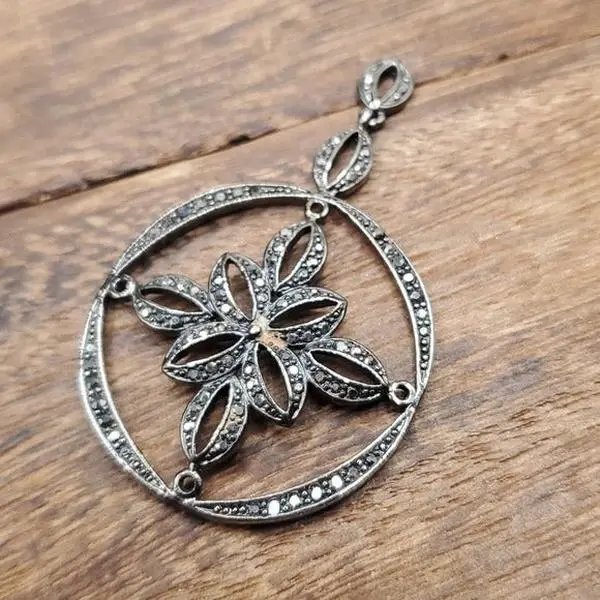 Monet Black crystal victorian pendant