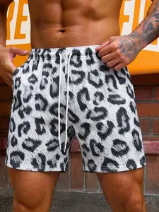 Men’s summer casual shorts for everyday commuting—fashionable, versatile athletic style with a knit leopard print and numeric prints; suitable for vacations, sports, outdoor activities, the seaside, and the beach.