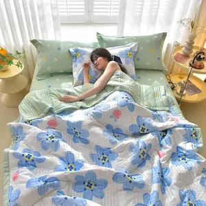Floral Print Summer Cooling Blanket, 1 Count Lightweight Soft Breathable Comforter, Moisture-Wicking Bedding Supplies for Home Bedroom Dormitory, Soft Comfy Blanket