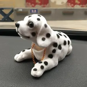 Car interior, interesting items in the car: cute resin shaking animals, stirring every journey Car interior, interesting items in the car: cute resin shaking animals, stirring every journey