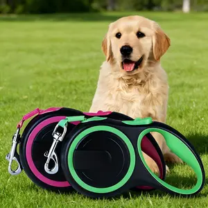Retractable leash, suitable for medium-sized dogs, durable and comfortable, ideal for outdoor adventures.