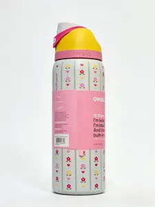 The Owala Freesip series of insulated cups are made of 304 stainless steel and feature a 32-ounce stainless steel water bottle. You can choose either the straw or the snap cap! The cup body is in a pastel color with small floral patterns.