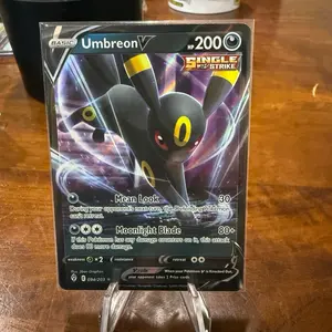 Pokemon Umbreon V 094/203 "Single Strike" Evolving Skies Holo Collectible Trading Card - Authentic, Official TCG, English, Colorful Art, HP200 Graded Non-Sports Card Single