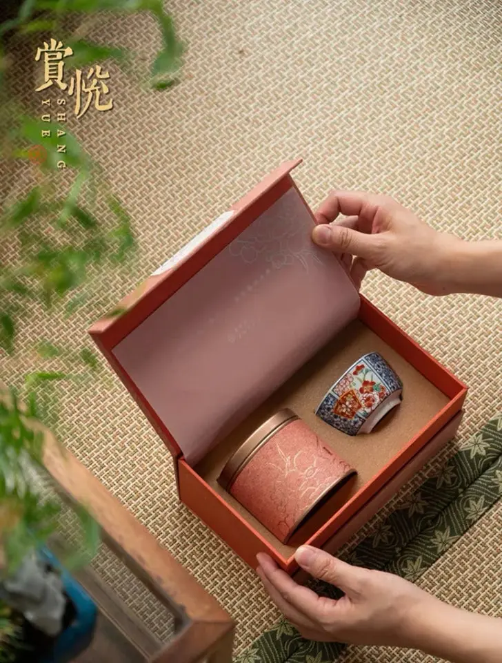 Stylish Black Tea Gift Sets, Including Exquisite Hand-Painted Dehua Color Porcelain Master Cup, Gift Box and Tea Canister, Tea Sets