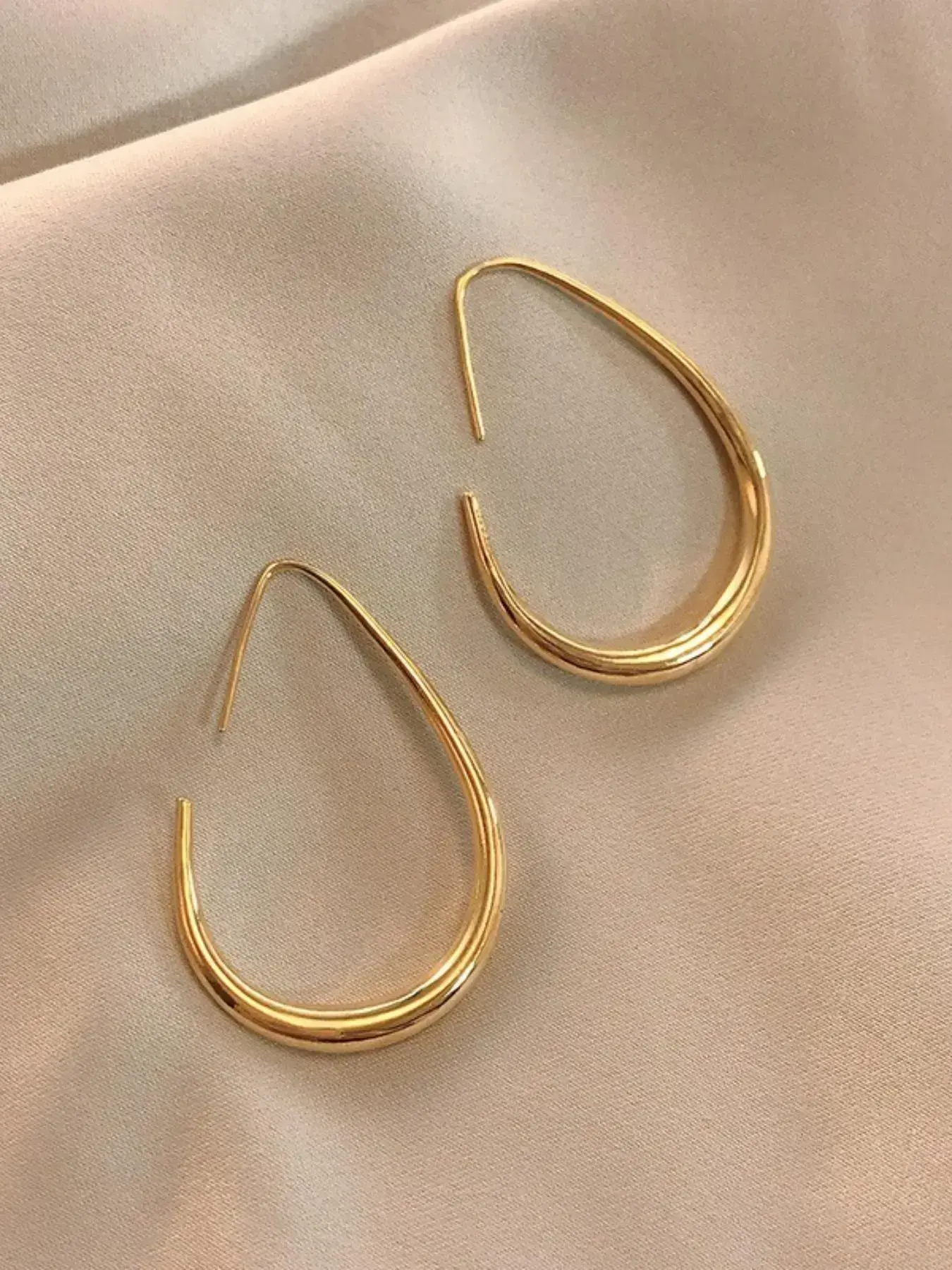 Hypoallergenic Lightweight Teardrop Hoop Earrings for Women - Brass Plated With 18k Real Gold Large Oval Pull Through Hoop Earrings Comfortable To Wear High Polished Statement Jewelry Gift for Women