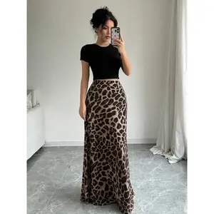 A set of women's casual leopard print skirt, suitable for autumn and winter, suitable for home, indoor, and outdoor wear