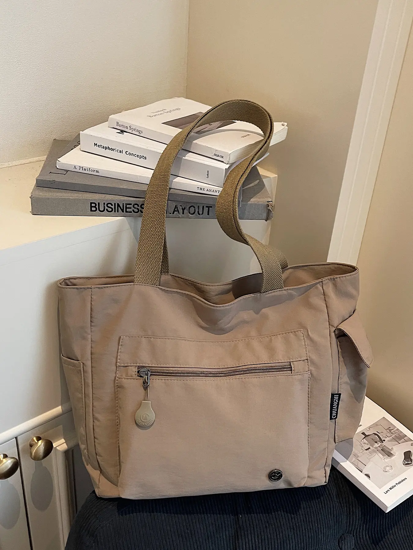 1pc Casual and stylish solid-color tote bag—Commuter Tote Bag, commuter bags, perfect for daily commuting, shopping, work, or school. Spacious and durable, this versatile tote is an essential accessory for women. Everyday Tote Bag