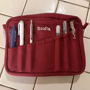 Soolla® Studio Pouch, Sangria