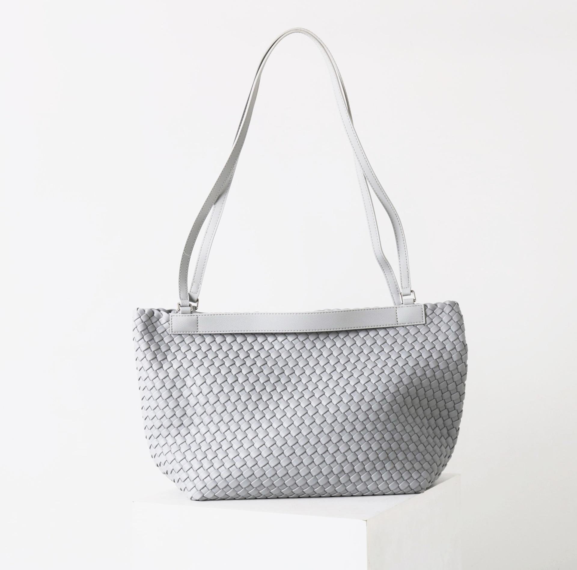 Elegant Woven Leather Shoulder Bag for Women Large Capacity Tote Stylish Durable Design Perfect for Everyday Use